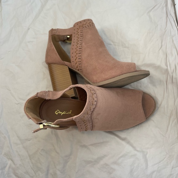 Qupid Brand Heels - Picture 8 of 11